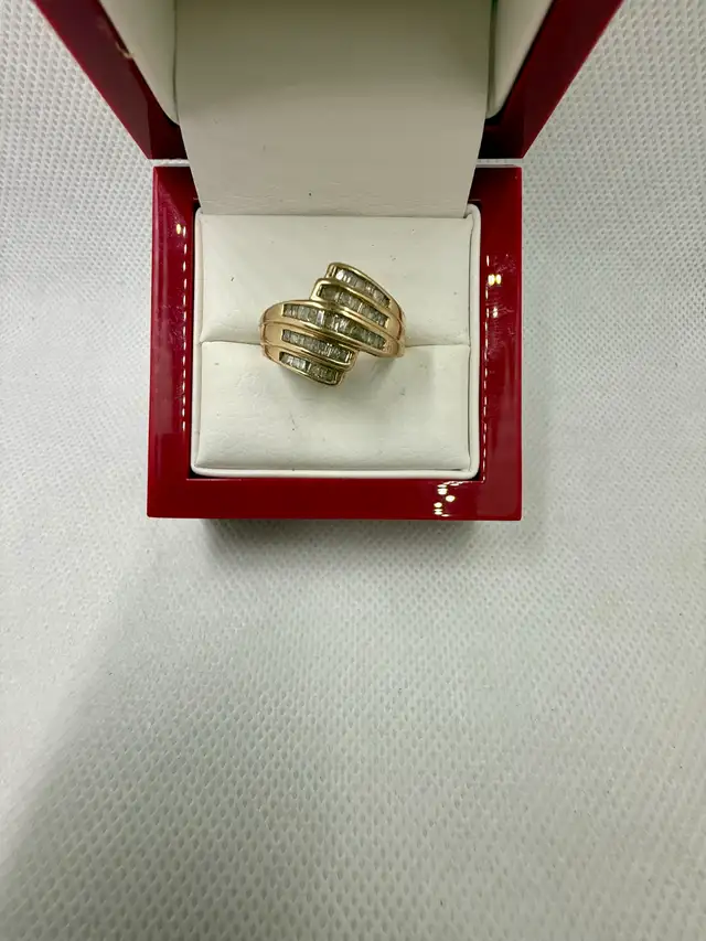 Women's 10K Gold Ring w Baguette Diamonds~Size 8 in Jewellery & Watches in Hamilton - Image 2