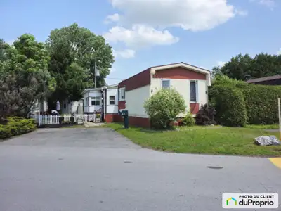Jolie maison mobile de deux chambres avec la plus belle vue du quartier, aucun voisin en face (rare)...