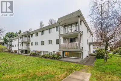 2 bed Nanaimo condo right across from beautiful Bowen Park with walking trails, rec center, tennis c...