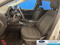 Low Mileage, Apple CarPlay, Android Auto, Power Liftgate, Blind Spot Detection, Lane Keep Assist! As... (image 9)