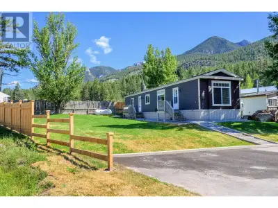 2014 Lexington freshly relocated to this great new lot at Green Acres manufactured home park in beau...