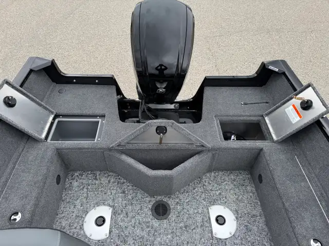 2026 TRACKER ProGuide V-16 Walk Thru fishing boat in Powerboats & Motorboats in Vernon - Image 21
