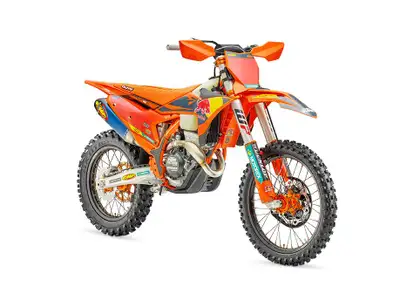 KTM 350 XC-F FACTORY EDITION 2026 La KTM 350 XC-F Factory Edition 2026 est une moto de cross-country...