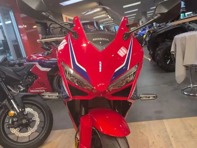 2026 Honda CBR650R E-Clutch ABS in Street, Cruisers & Choppers in Calgary - Image 16