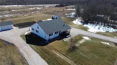 R19//Steep Rock/Welcome to Beautiful Steep Rock Manitoba. Enjoy the Lake Life with this meticulously...