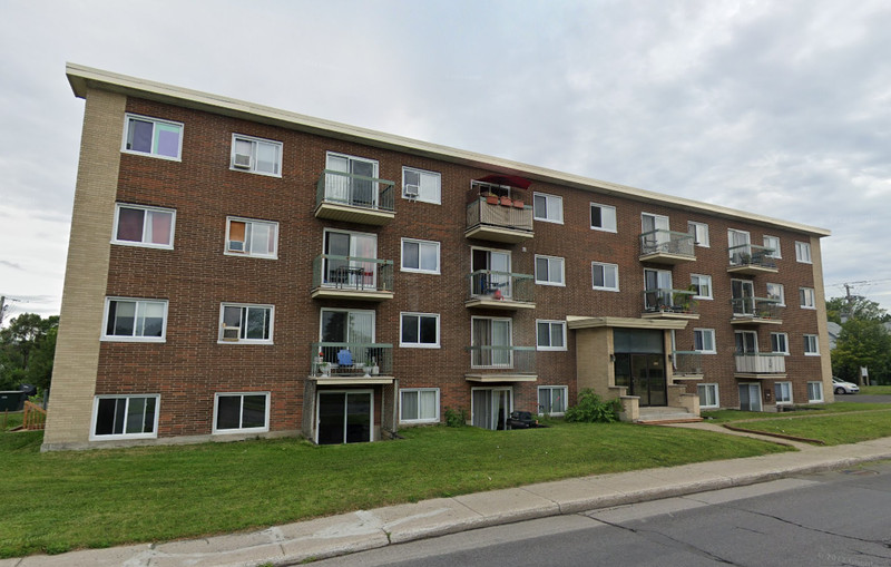 3 1/2 sur Adoncour, Longueuil, disponible dès le 1er juillet