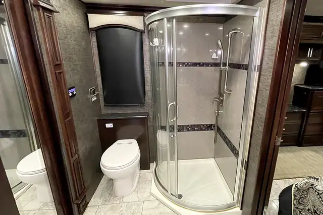 2014 American Coach Eagle 45T – Pre-Owned Class A Motorhome in RVs & Motorhomes in Red Deer - Image 39