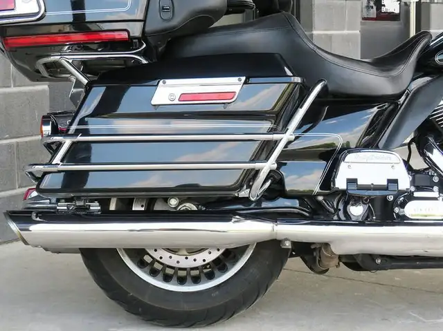 2009 Harley-Davidson FLHTCU Ultra Classic Electra Glide in Street, Cruisers & Choppers in Cambridge - Image 11