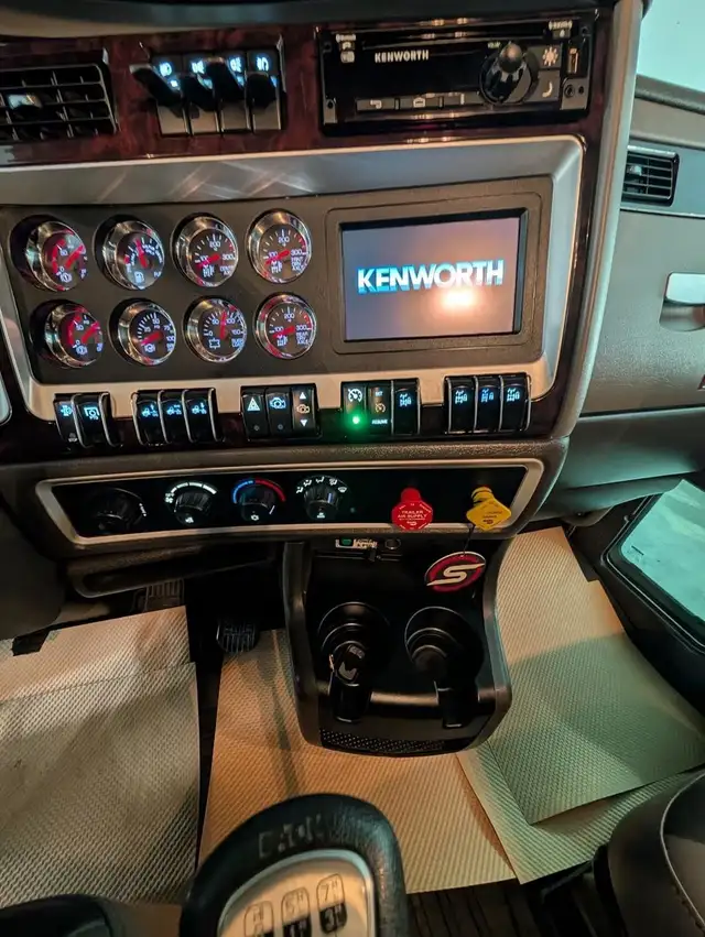2024 KENWORTH T800 in Heavy Trucks in Kamloops - Image 29