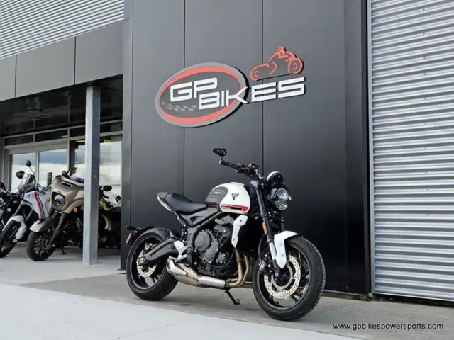 2022 Triumph Trident 660 Crystal White in Street, Cruisers & Choppers in Oshawa / Durham Region - Image 2
