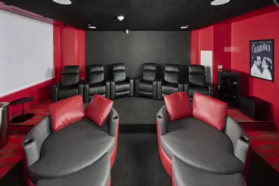 2 Bedroom Apartment – $2,200/month + Hydro