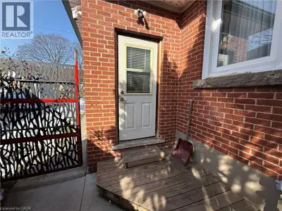 Located in the highly sought-after Rosedale neighbourhood in Hamilton, this bright bachelor suite of...