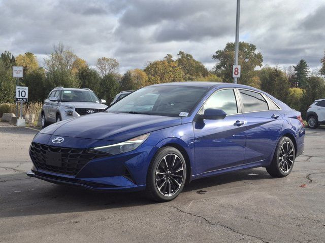 2022 Hyundai Elantra Preferred Tech | Sunroof | Heated Seats + in Cars & Trucks in Guelph