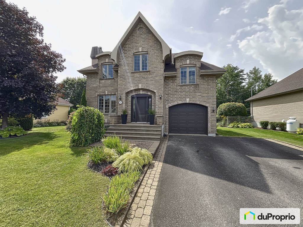 $725,000 - 2 Storey in Trois-Rivières (Cap-De-La-Madeleine) — photo 1