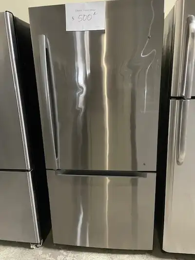 Réfrigérateur stainless 30'' congélateur en bas Hisense, View more