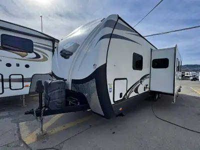 2016 Creek Side 27DBHS Family-Friendly Comfort with Proven Reliability Built for families and extend...