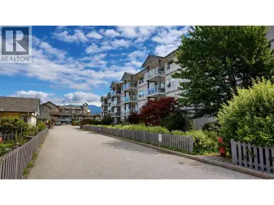 55+ living! Come and see this gorgeous 1 + den, 1 bathroom condo, with a great "beach vibe". This br...