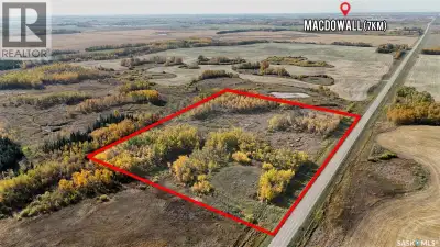 Escape the ordinary and create the lifestyle you’ve always envisioned on this beautiful 10-acre parc...