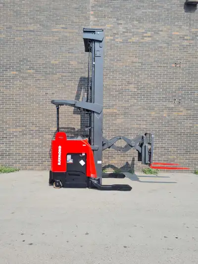 Keywords: Raymond forklift, double deep reach forklift, 3-stage mast forklift, 3200 lbs capacity, 33...