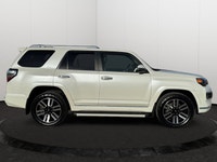 Experience the uncompromising durability of a true body-on-frame legend, featuring standard 4WD, LED... (image 4)