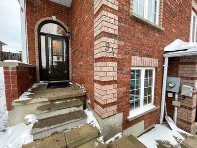 Charming 3 Bedroom Upper Duplex, South Barrie