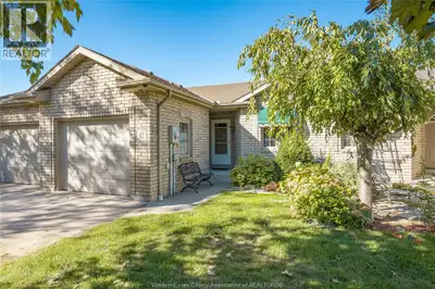 Beautifully maintained townhome in a sought-after Kingsville neighbourhood, just steps from the golf...
