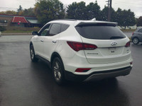 2017 Hyunda Santa Fe Price $10999 196000 KM ON or QC Safety Included Warranty Included Carfax Includ... (image 4)