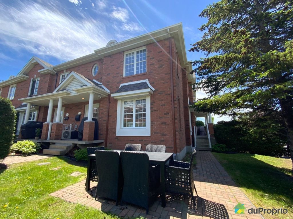 $809,000 - Townhouse for sale in St-Laurent — photo 1