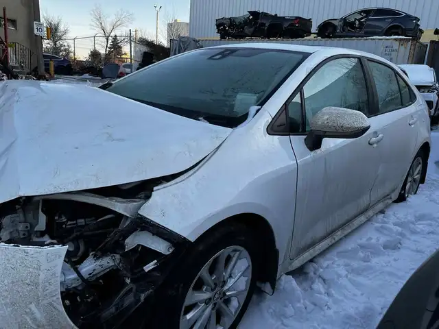 2021 Toyota Corolla LE For Parts Only in Auto Body Parts in Calgary - Image 4