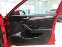 VOLKSWAGEN JETTA COMFORTLINE 2019 AUTOMATIQUE TOUT ÉQUIPÉ / AIR CLIMATISÉ / BANCS CHAUFFANT / CRUISE... (image 9)