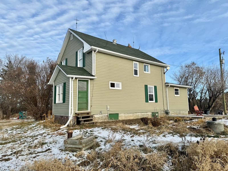2 Bed 1 Bath Classic Acreage Home For Rent Near Tofield Alberta Long