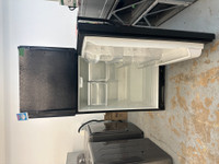 9120-Réfrigérateur Kenmore noir congélateur en haut top freezer