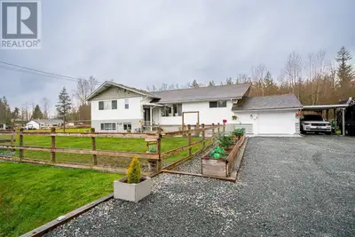Beautifully Renovated Home on a Pristine, Landscaped Acreage.This stunning renovated home is move-in...