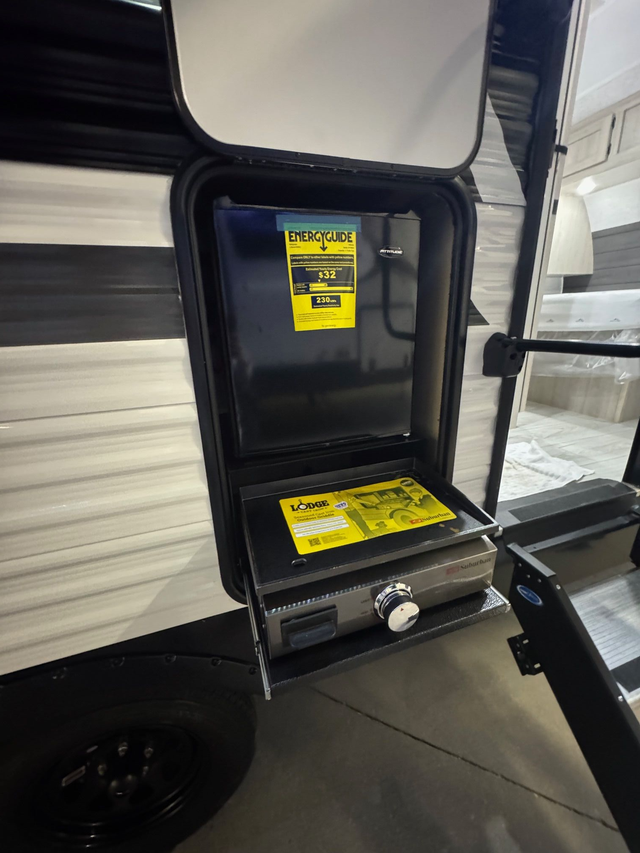 2026 FOREST RIVER DELLA TERRA 241BH in Travel Trailers & Campers in Regina - Image 5