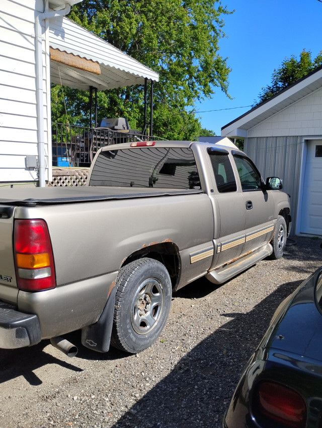 2001 chevy silverado in Cars & Trucks in Sarnia - Image 2