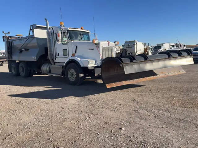 2016 Kenworth T800 in Heavy Trucks in Calgary - Image 7