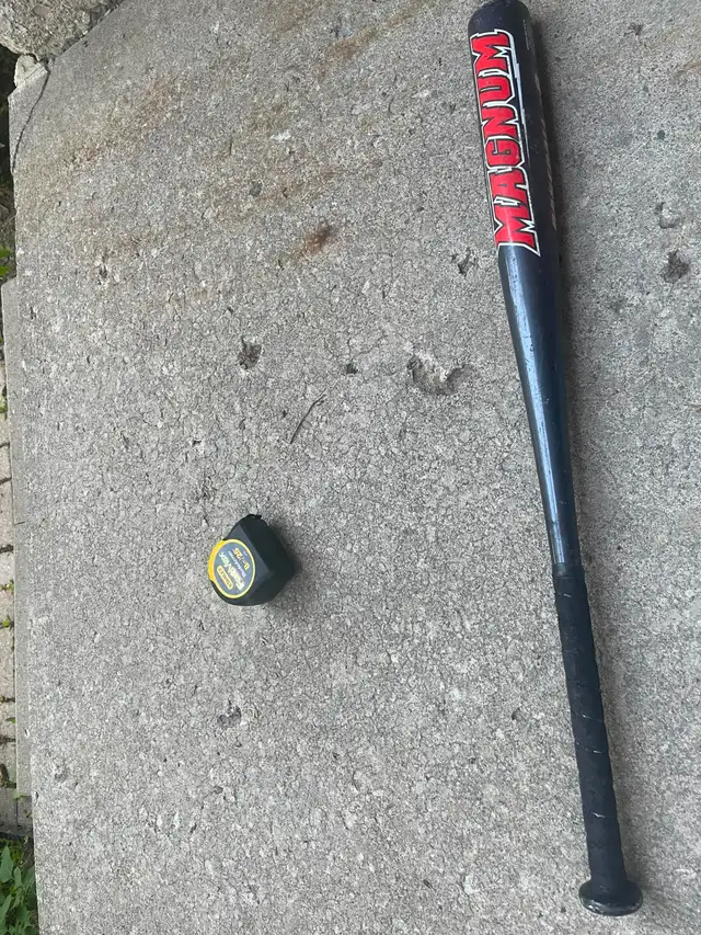 Easton Magnum Youth USA Baseball Bat 30: in Baseball & Softball in City of Toronto - Image 2