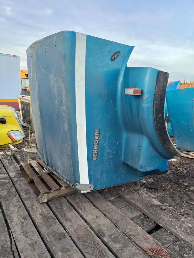 KENWORTH T800 VARIOUS HOODS INCLUDING WIDE HOOD OFFERS? in Heavy Equipment Parts & Accessories in Edmonton - Image 6