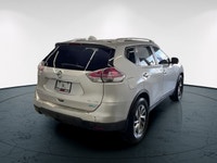 Meet the 2015 Nissan Rogue SL, a silver AWD SUV that perfectly combines robust handling with everyda... (image 3)