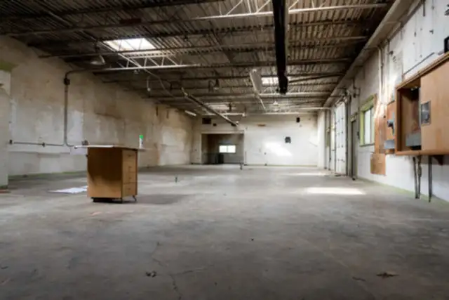 WANTED: I am in URGENT need of Warehouse / Storage space63611982251777122