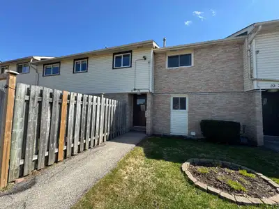 Lovely 3-Bedroom Townhome Located at Westmount and Ottawa St!