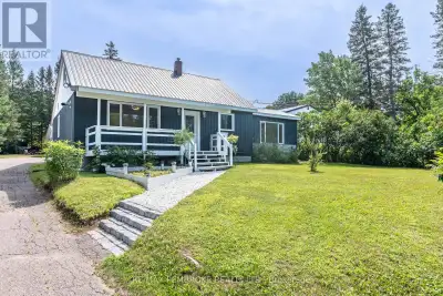 Welcome to 32560 Highway 17, a bright, spacious, move-in-ready home offering 4+ bedrooms, 2 bathroom...