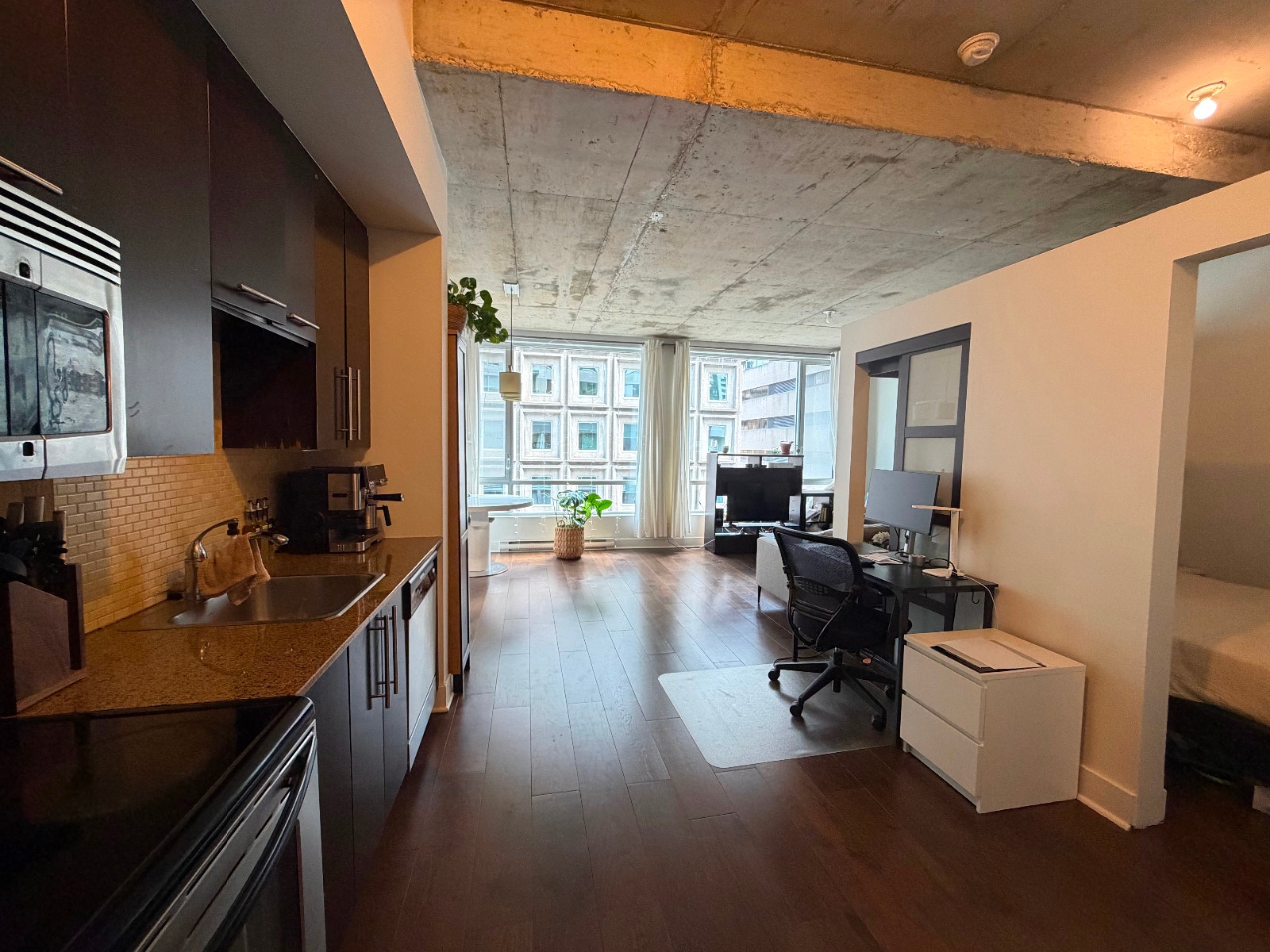 Furnished 3½ – Near McGill University, Place-des-Arts & Metro! — photo 1