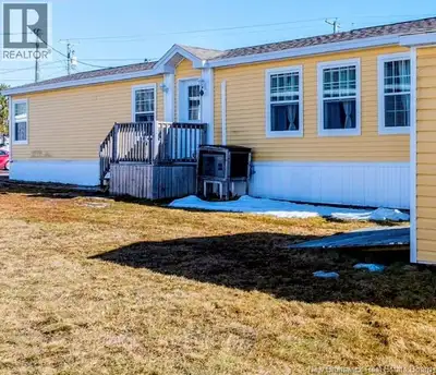 Motivated Seller: Just like new 2019 mini home. Enjoy calm and relaxation living in Dover Estates Mi...