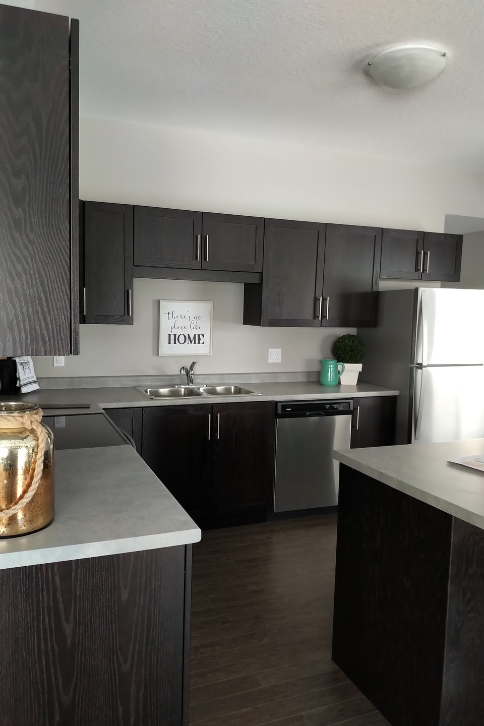 Luxury 3 Bedroom Executive Suite Apartment in Orillia 3