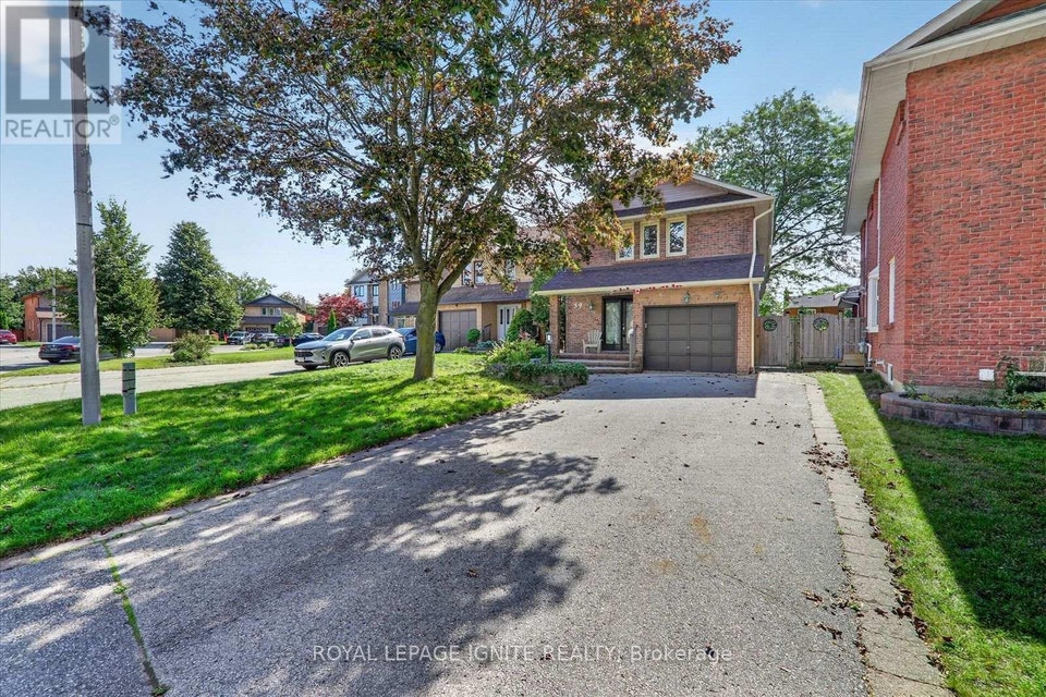 39 LONGFELLOW COURT Whitby (Pringle Creek), Ontario 2
