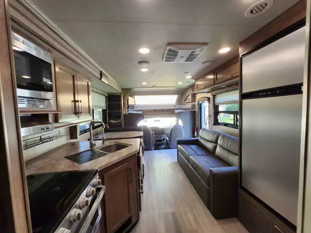 ENTEGRA ODYSSEY 2020 in Cars & Trucks in Granby - Image 10