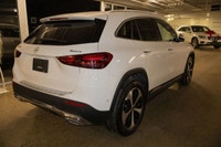 This Mercedes-Benz GLA 250 has a powerful Intercooled Turbo Gas/Electric I-4 2.0 L/121 engine poweri... (image 6)