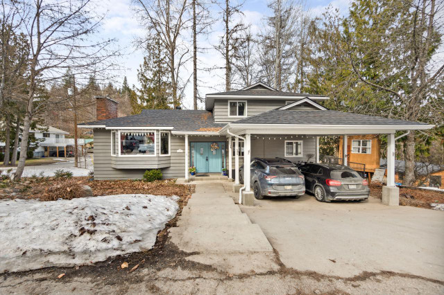 2740 TAMARACK AVENUE Rossland, British Columbia in Houses for Sale in Penticton - Image 3