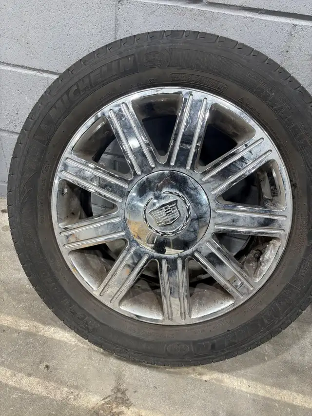 Cadillac CTS Rims and tire chrome 17inch 235/55R17 Michelins ! in Tires & Rims in City of Toronto - Image 3